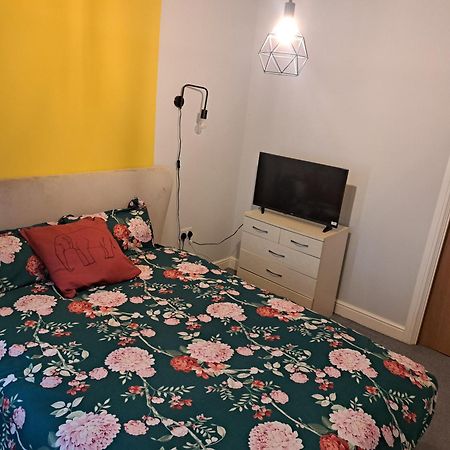 Private And Comfortable Room In Cosy Home Nottingham Zewnętrze zdjęcie